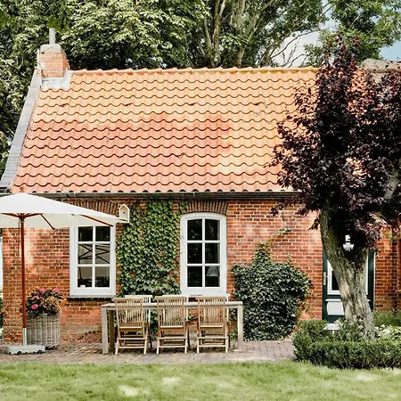Tradition Meets Modern In Gulf House Vakantiehuis